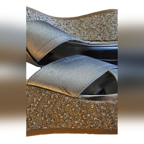 Donald J Pliner - Savee Silver Metallic Wedge Sandals - NEW w/o Box - 7.5 - Picture 4 of 10